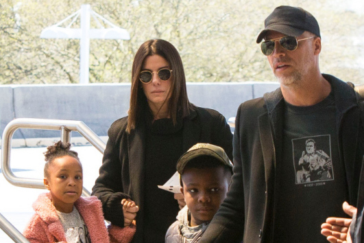 Sandra dan Randall, Mantan Pacar, Jadi 'Orang Tua' untuk Louis dan Laila.jpg