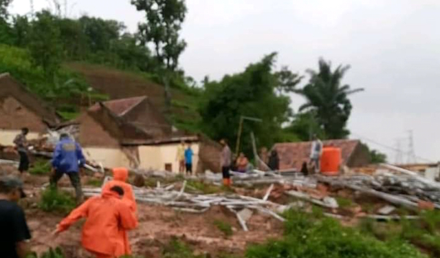 Longsor Sumedang.jpg