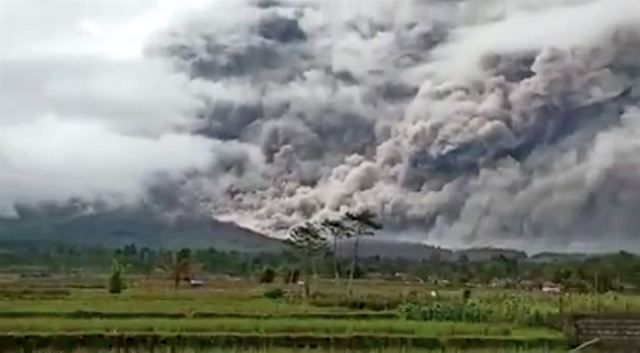 Wajah Gunung Semeru.png