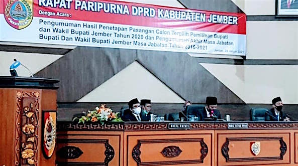 Wakil Bupati Jember KH Abdul Muqit Arief, Hadir tanpa Bupati Faida.jpg