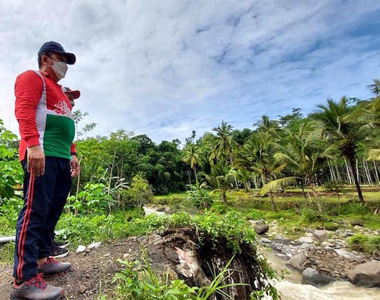Bibir Sungai Tipis Terkikis Erosi.jpg