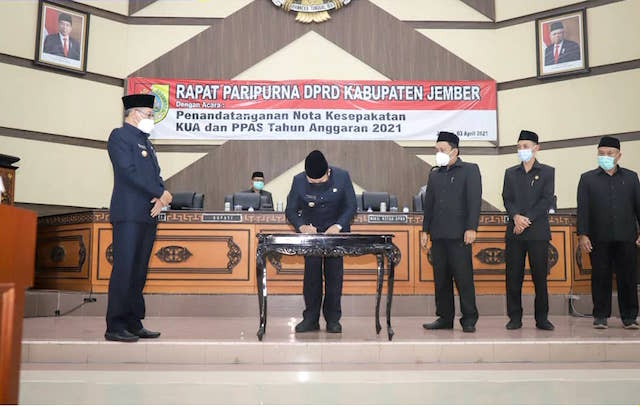 Bupati Jember Hendy Siswanto tandatangani nota kesepakatan.jpeg