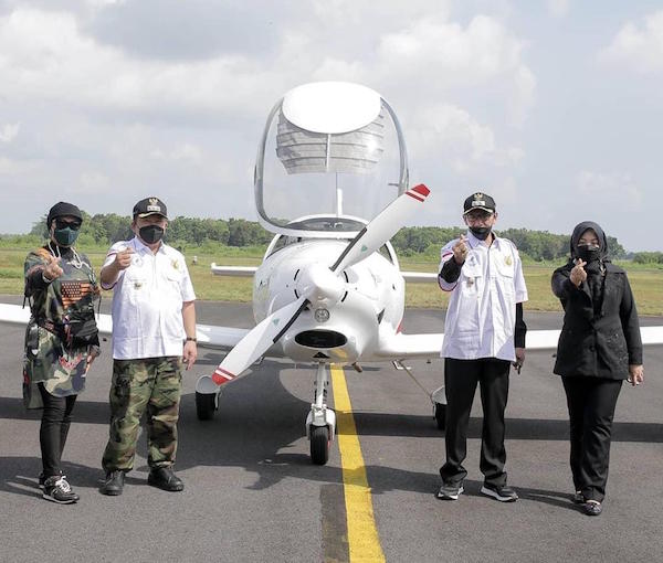 3. Bupati Jember dan Wakil Bupati beserta istri.jpeg