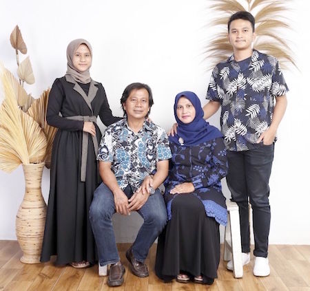 Suami dan Kedua Buah Hati yang Selalu Mendukung.jpeg