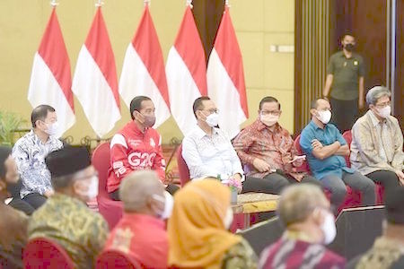 Presiden Joko Widodo Berdialog dengan Kepala Daerah.jpg