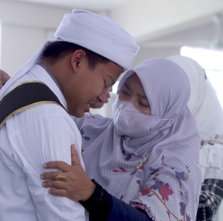 Satu dari 4 Wisudawan Yatim Hafidz 30 Juz, Haru.jpeg