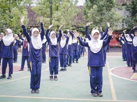 Murid SMPN 1 Jenggawah Sehat dan Semangat Bersekolah.jpg