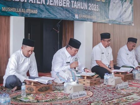 Bupati Hendy Siswanto Mengaji Dibersamai oleh Gus Iqbal.jpg