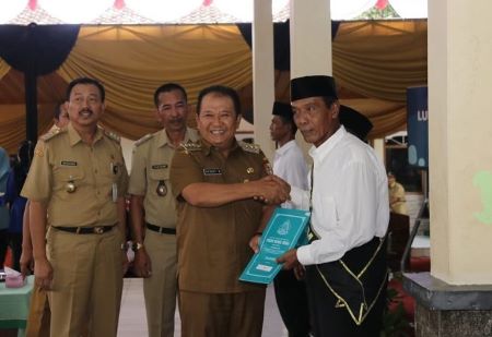 Wisuda Lulusan Paket Belajar di Desa Suco.jpg