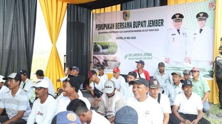 Silaturahmi dengan para Petani Jember.jpg