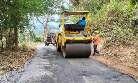 Pengerjaan jalan di Bandealit.jpeg