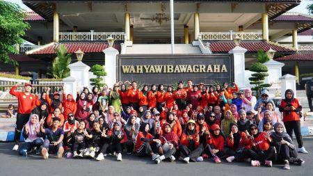 Bergambar Sejenak Usai Senam Bersama.jpg