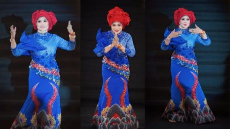Ketua Dekranasda dan juga Ketua YKI Jember memeragakan busana batik motif Watu Ulo.jpg